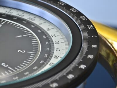 magnetic compass